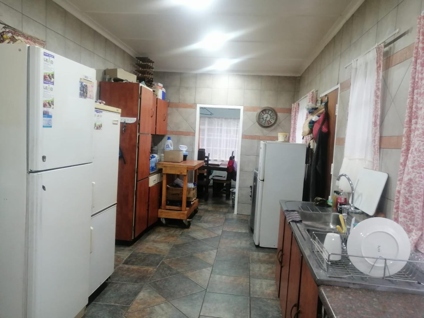 605814_WhatsApp